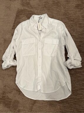 Aritzia Women’s White Long-Sleeve Button-Down Utility Shirt